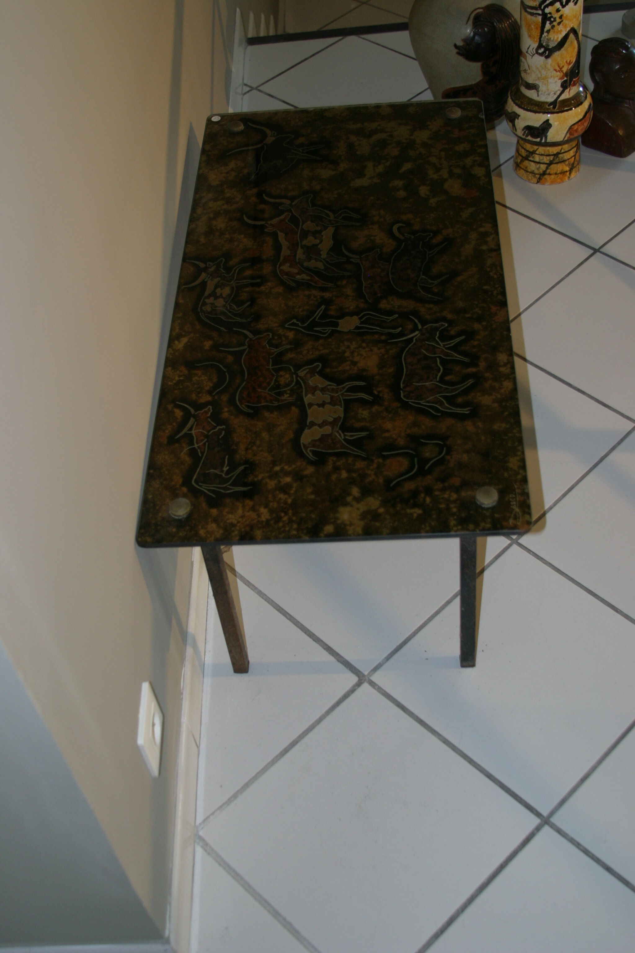 Metal coffee table with layered glass tray