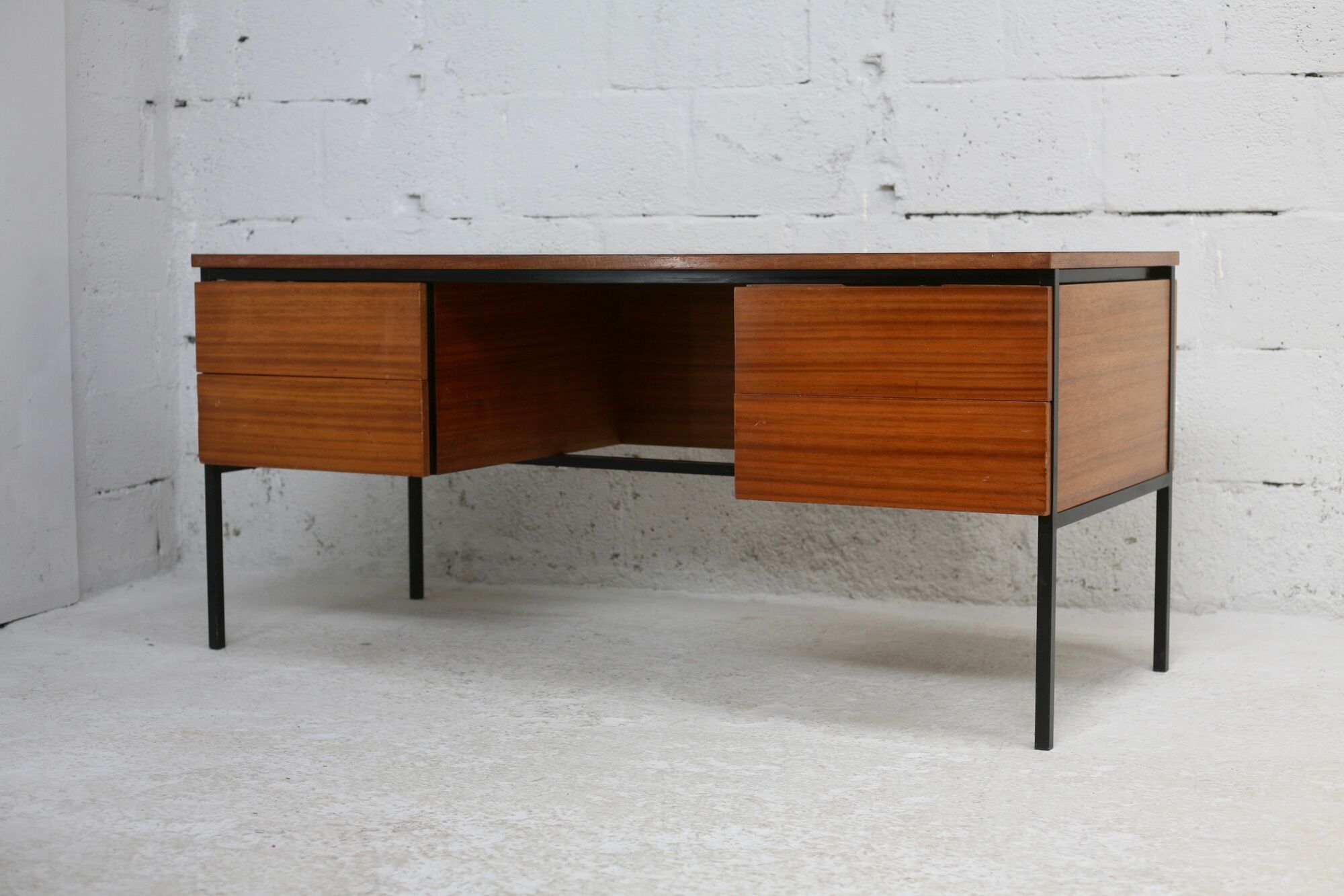 Desk 620 by Pierre guariche, Huchers Minvielle, France, circa 1955