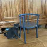 Curved wooden armchair from the late 19th/early 20th century.