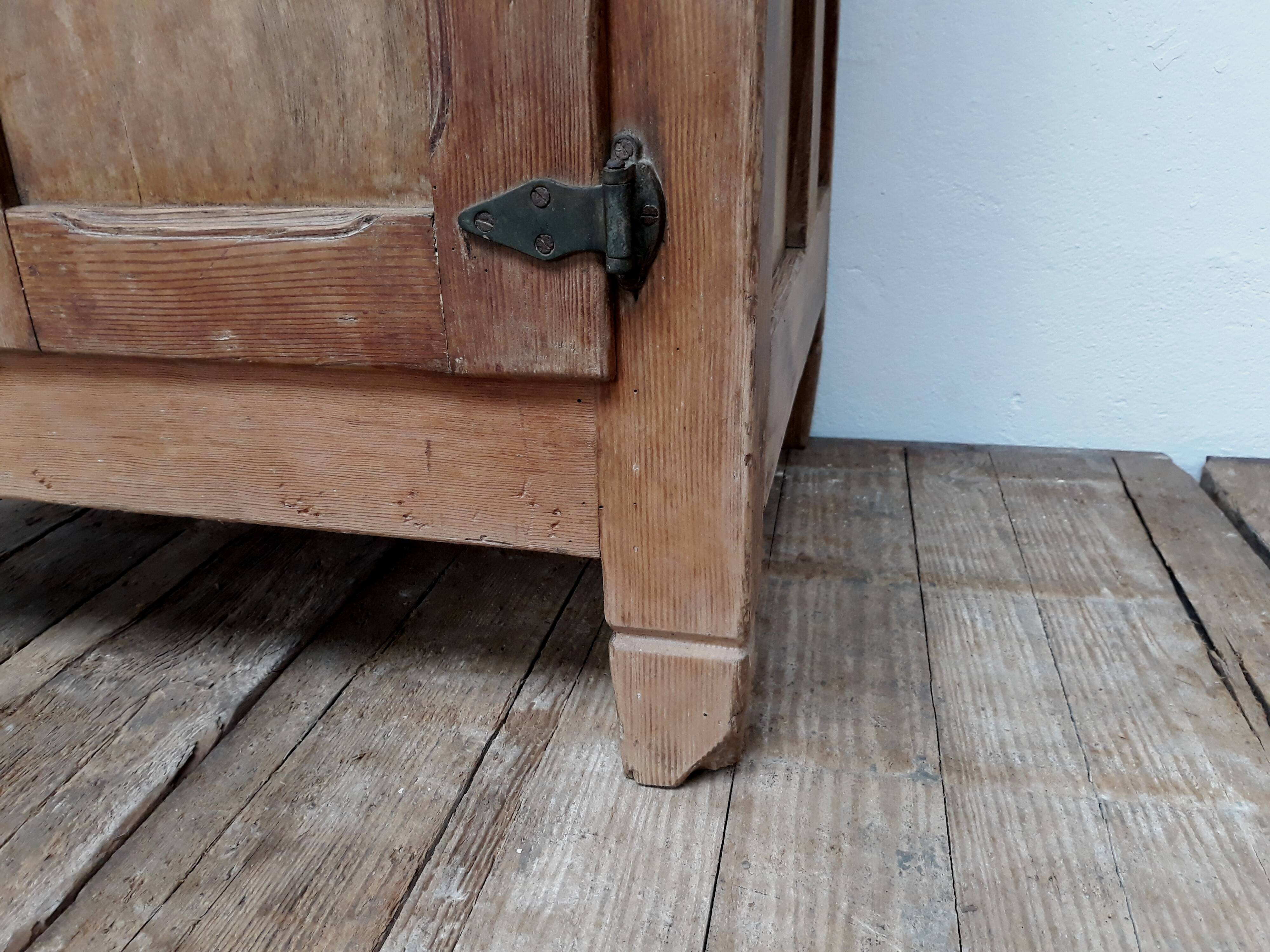 Cabinet cooler drink vintage