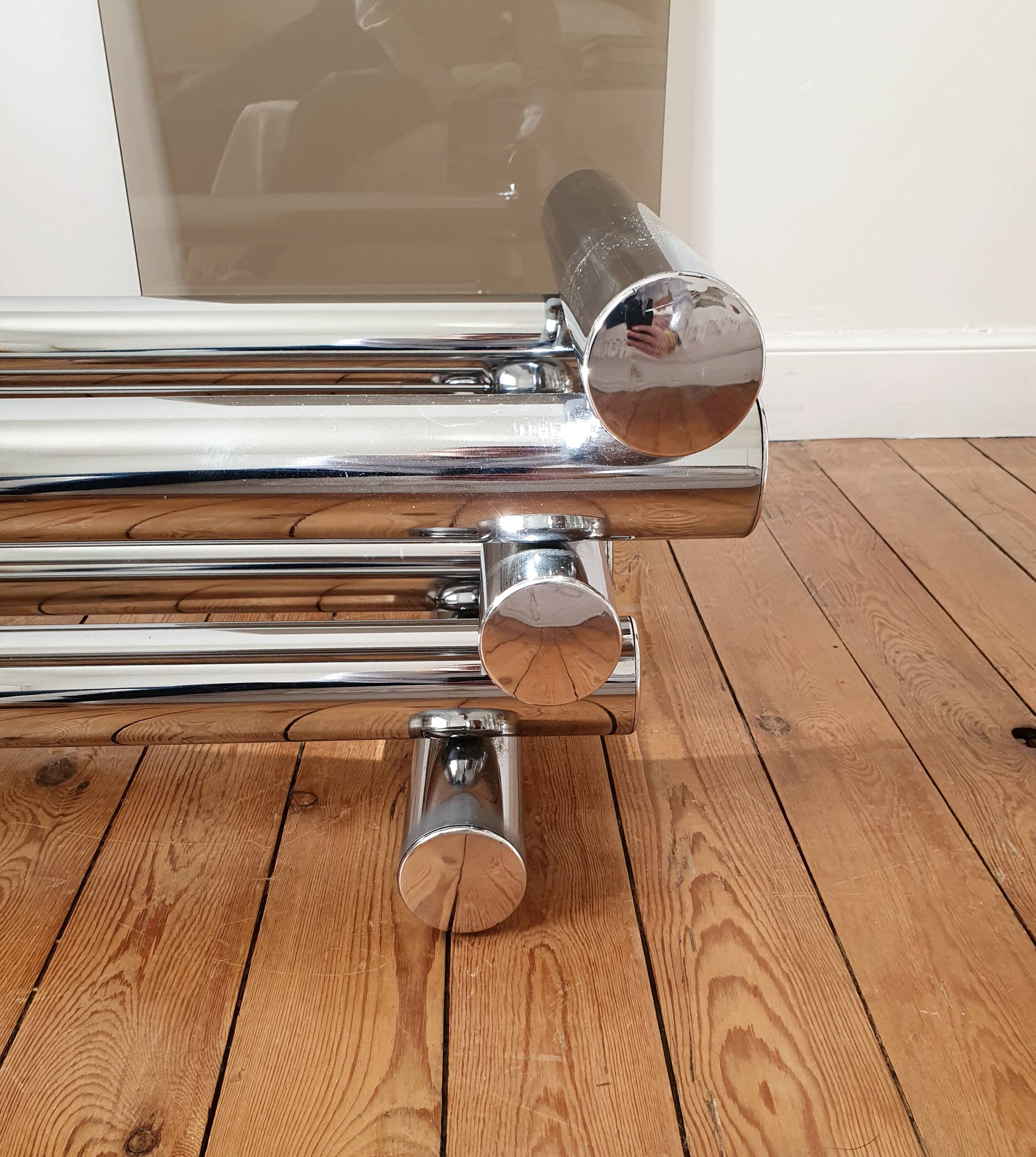 Design coffee table with chrome legs 70