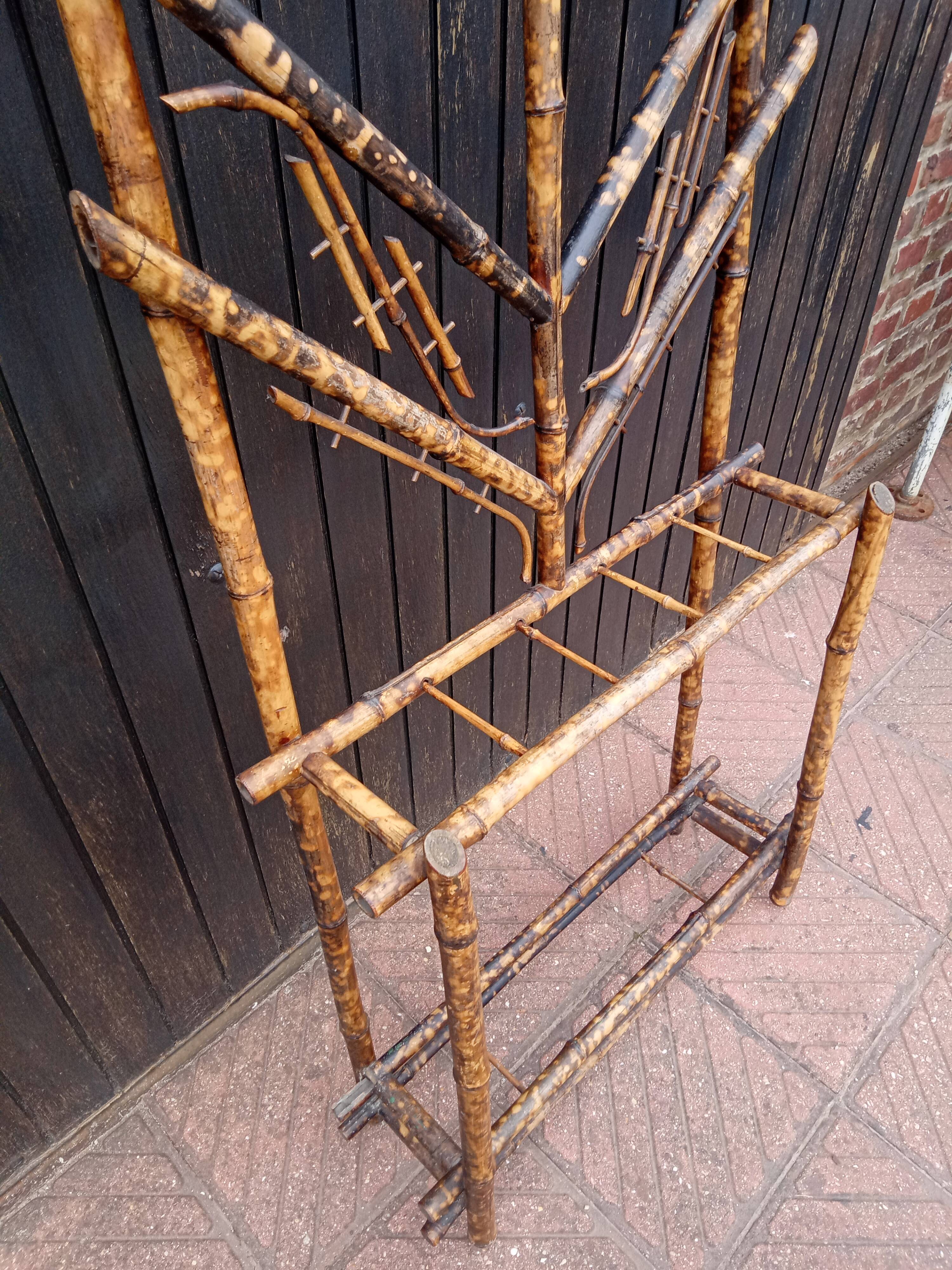 Bamboo cloakroom