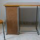 Bureau d'écolier et chaise vintage métal et bois clair