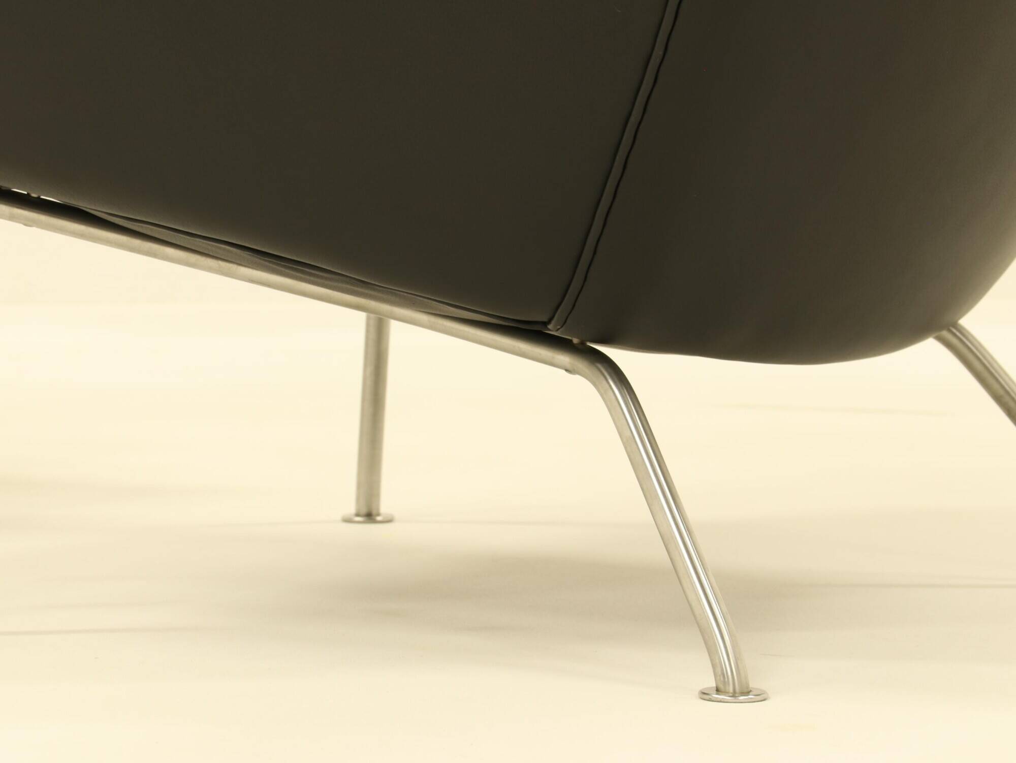 Wing chair & matching ottoman – CH445 & CH446 – by Hans Wegner