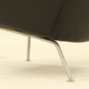 Fauteuil et repose-pieds assorti – CH445 et CH446 – par Hans Wegner