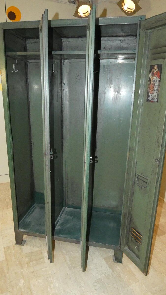 Vintage military metal cabinet from Officina Di Ricerca, Italy, 1960s.