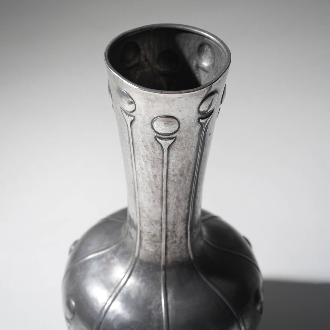 Art Decò pewter vase by Bellotti, 20’s