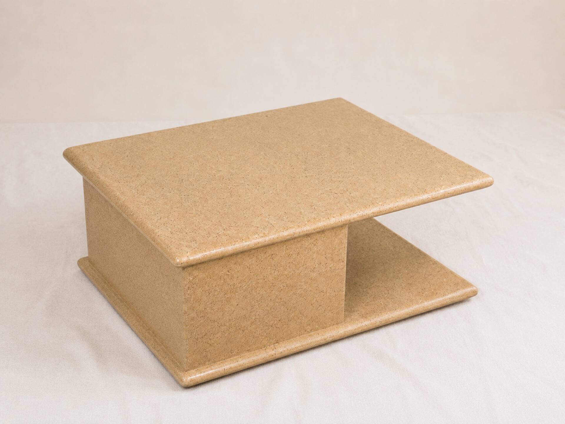 Table d’appoint signé Jean-Claude Mahey bois et résine mouchetée beige