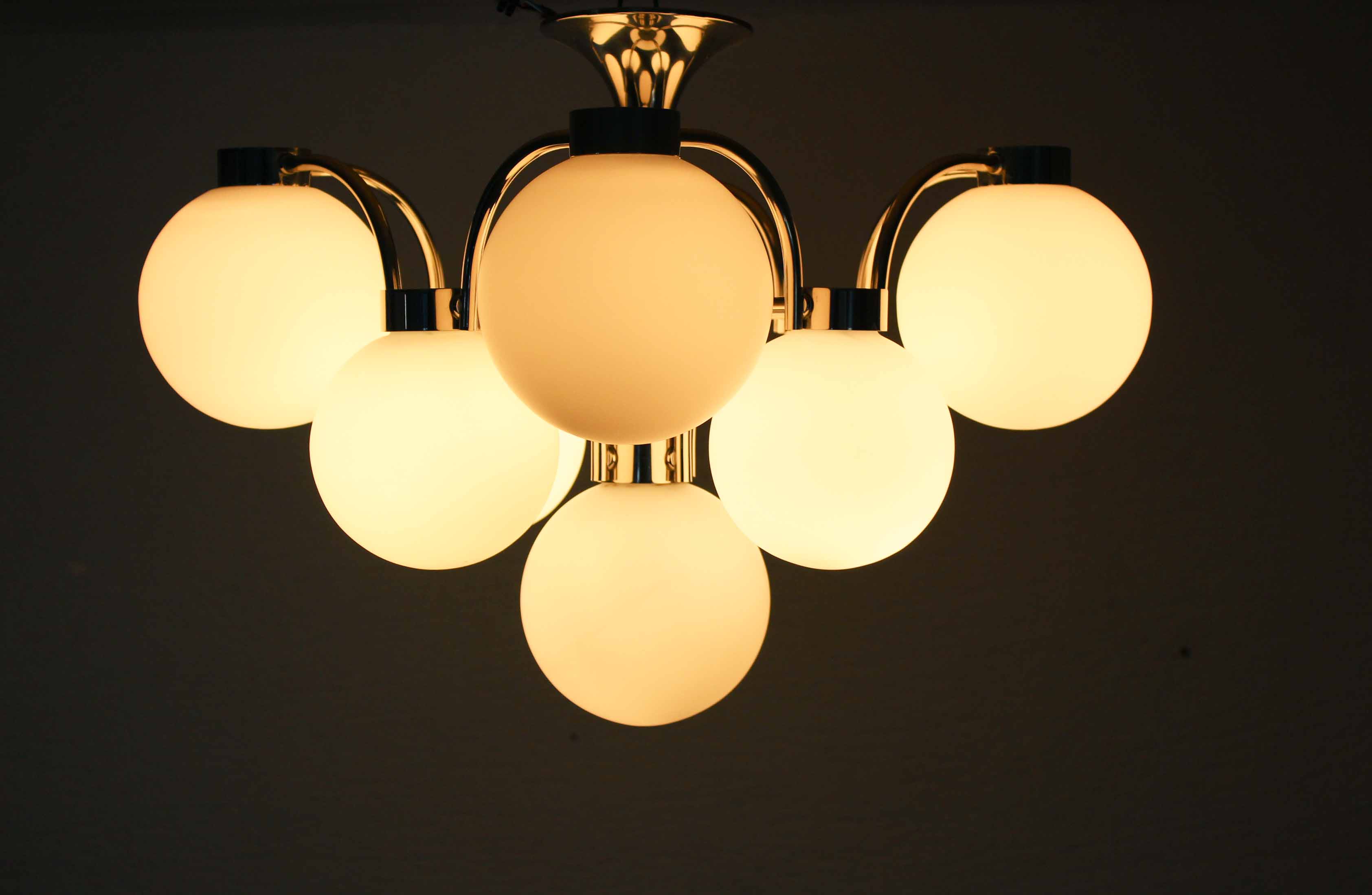Sputnik suspension at 9 opalines