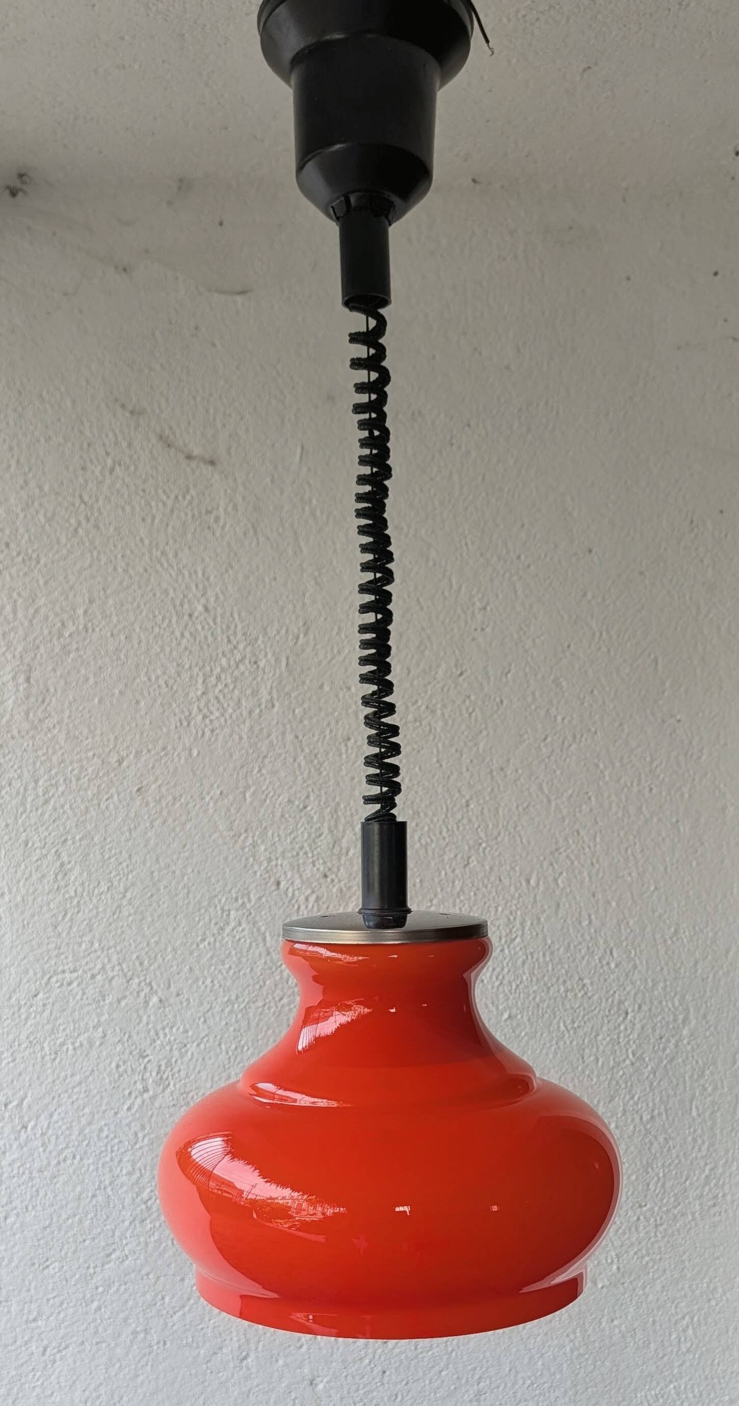 Suspension drop-and-rise in orange opaline from the 1970s.