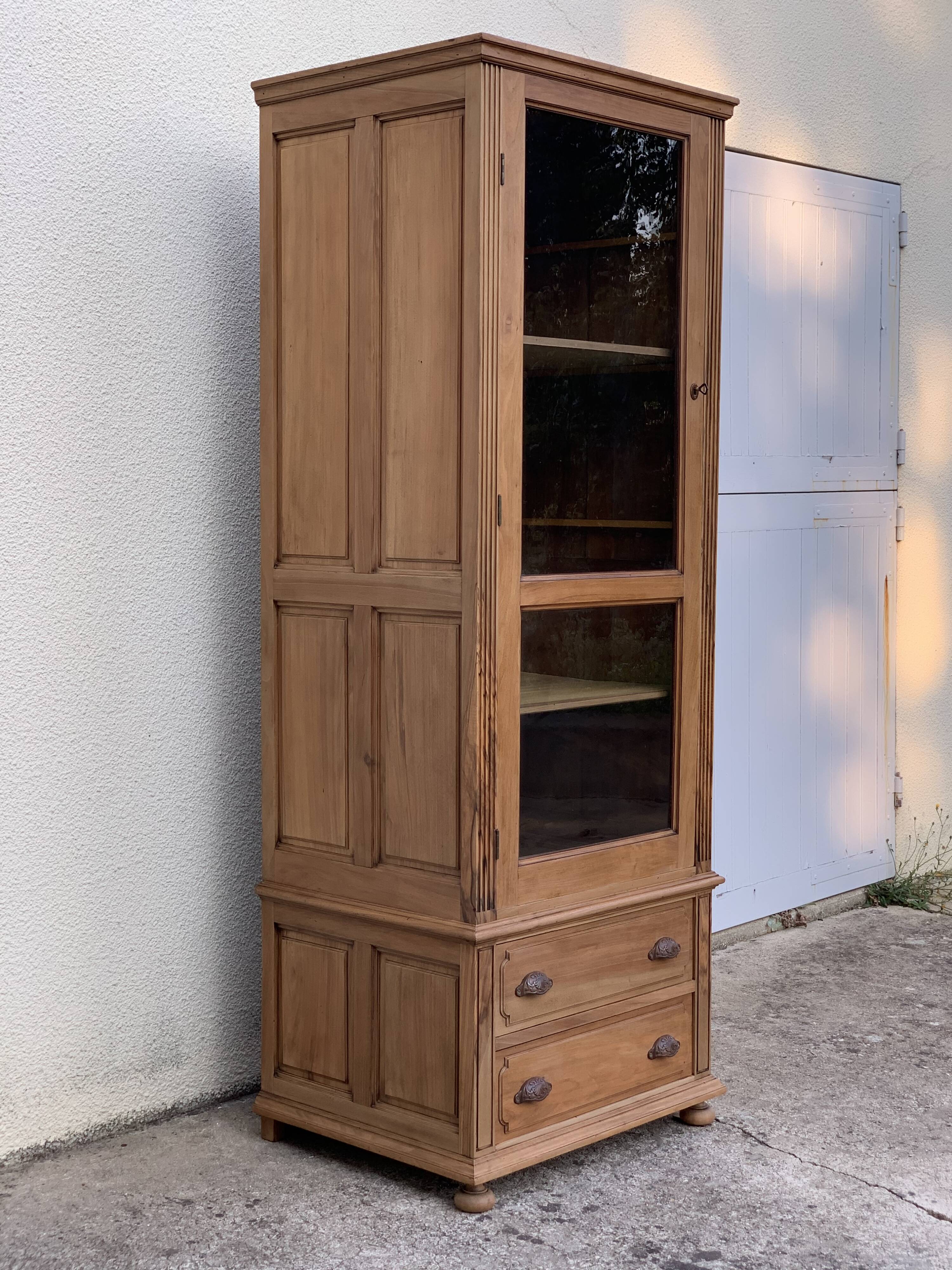 Armoire bonnetière parisienne vitrée 1920