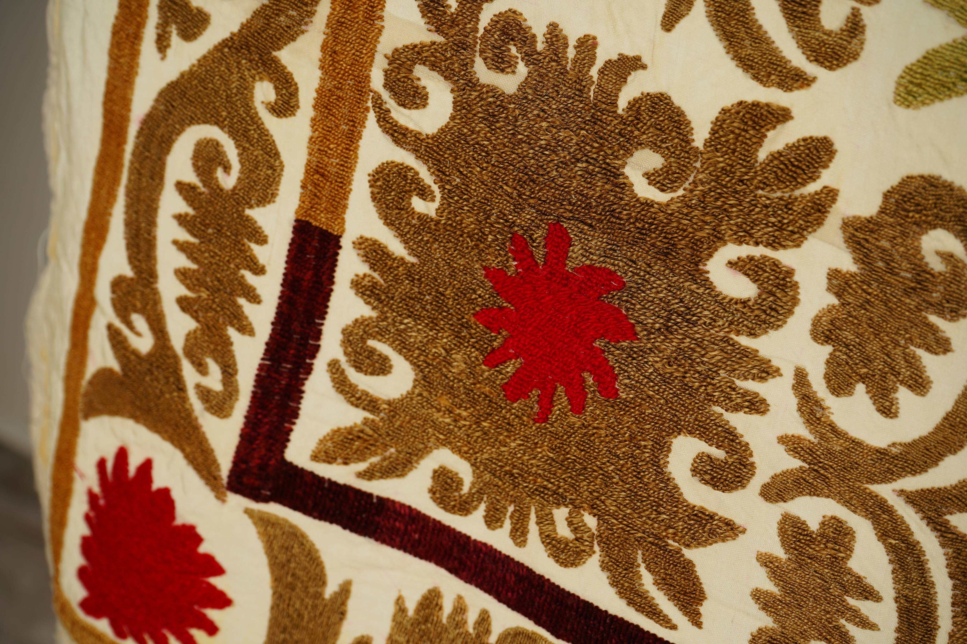 Vintage Turkish hand-knotted rug 108x131 cm