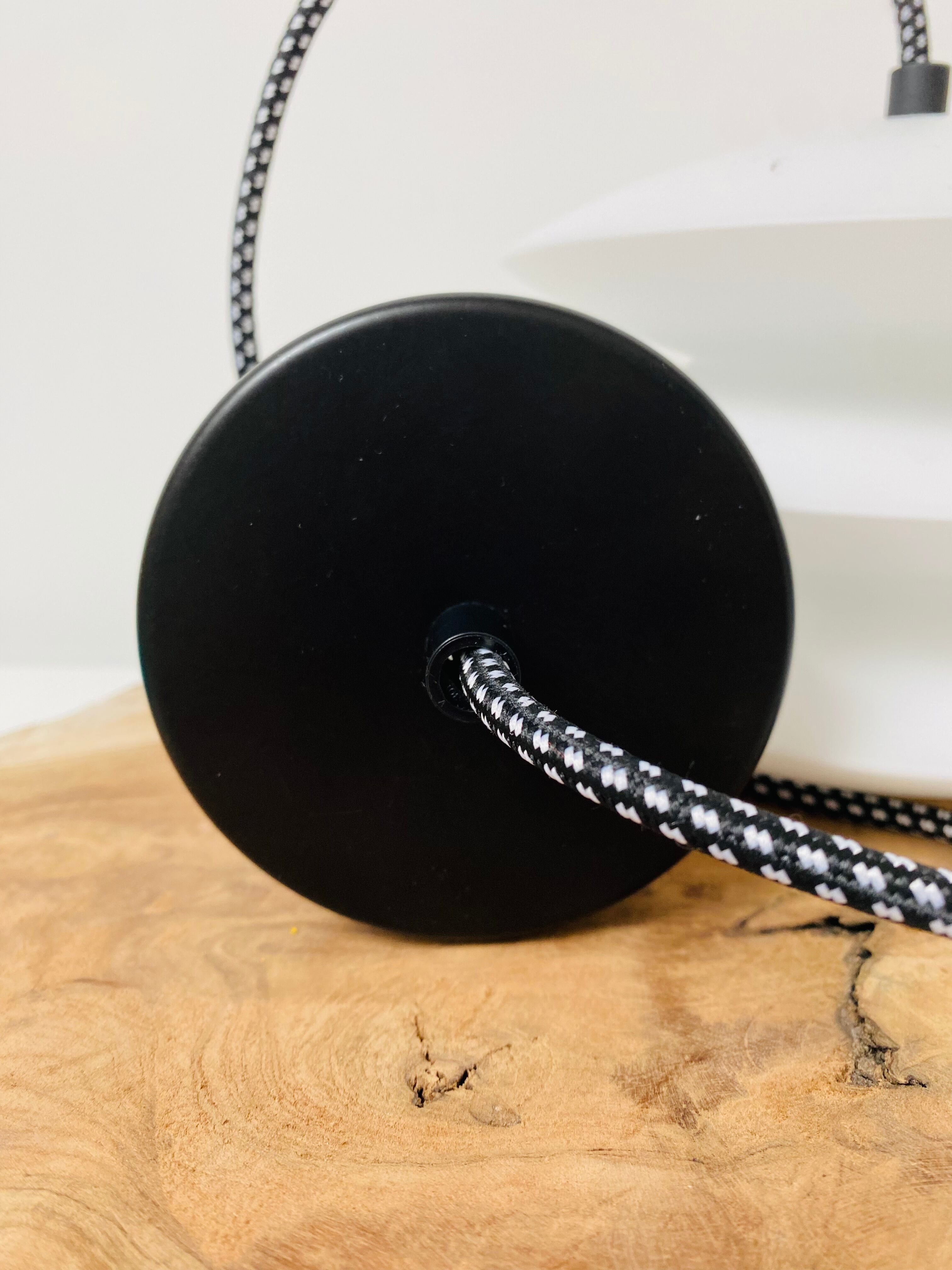 Corrugated opaline suspension