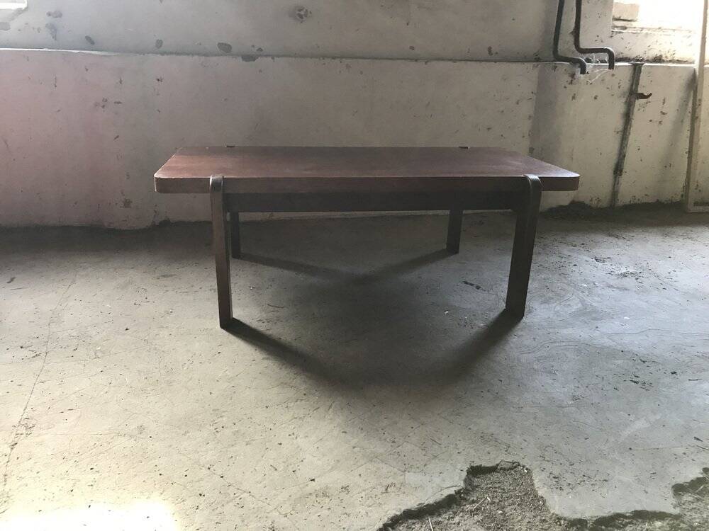 Table basse mid-century en bois marron 1970, plateau rectangulaire coins arrondis