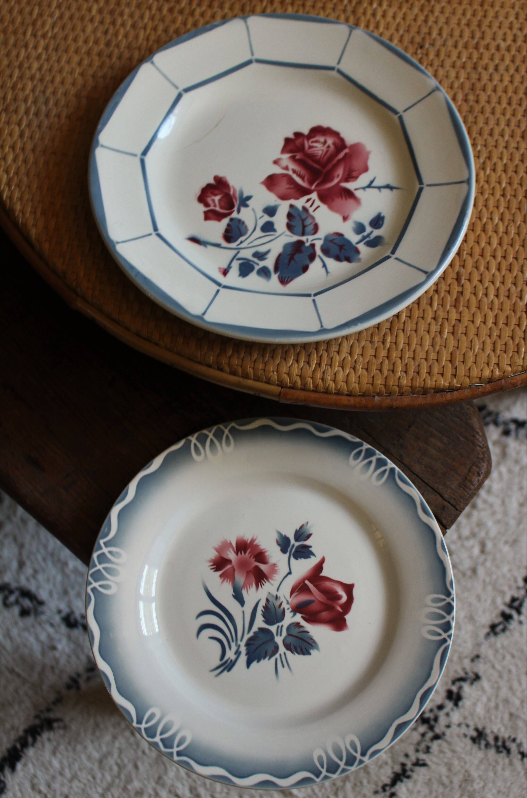 Lot 2 small plates Digoin Sarreguemines Malmaison Marinette