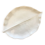 Plat feuille nervurée en porcelaine