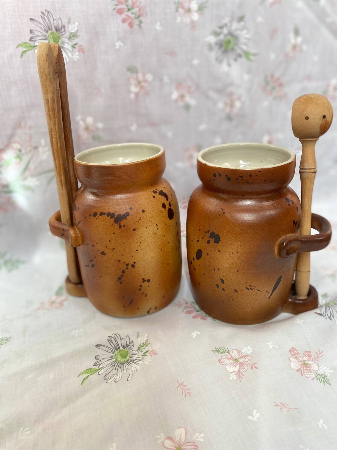 Condiment pot