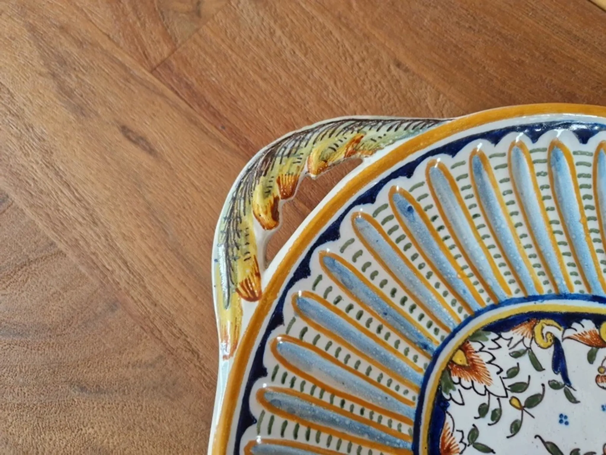 Important oval dish in faience from Boulogne-sur-Mer - Géo Martel