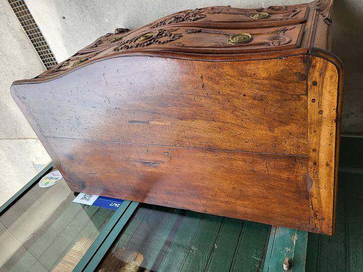 18th century provencal chest of drawers with openwork cross-borders in nyer
