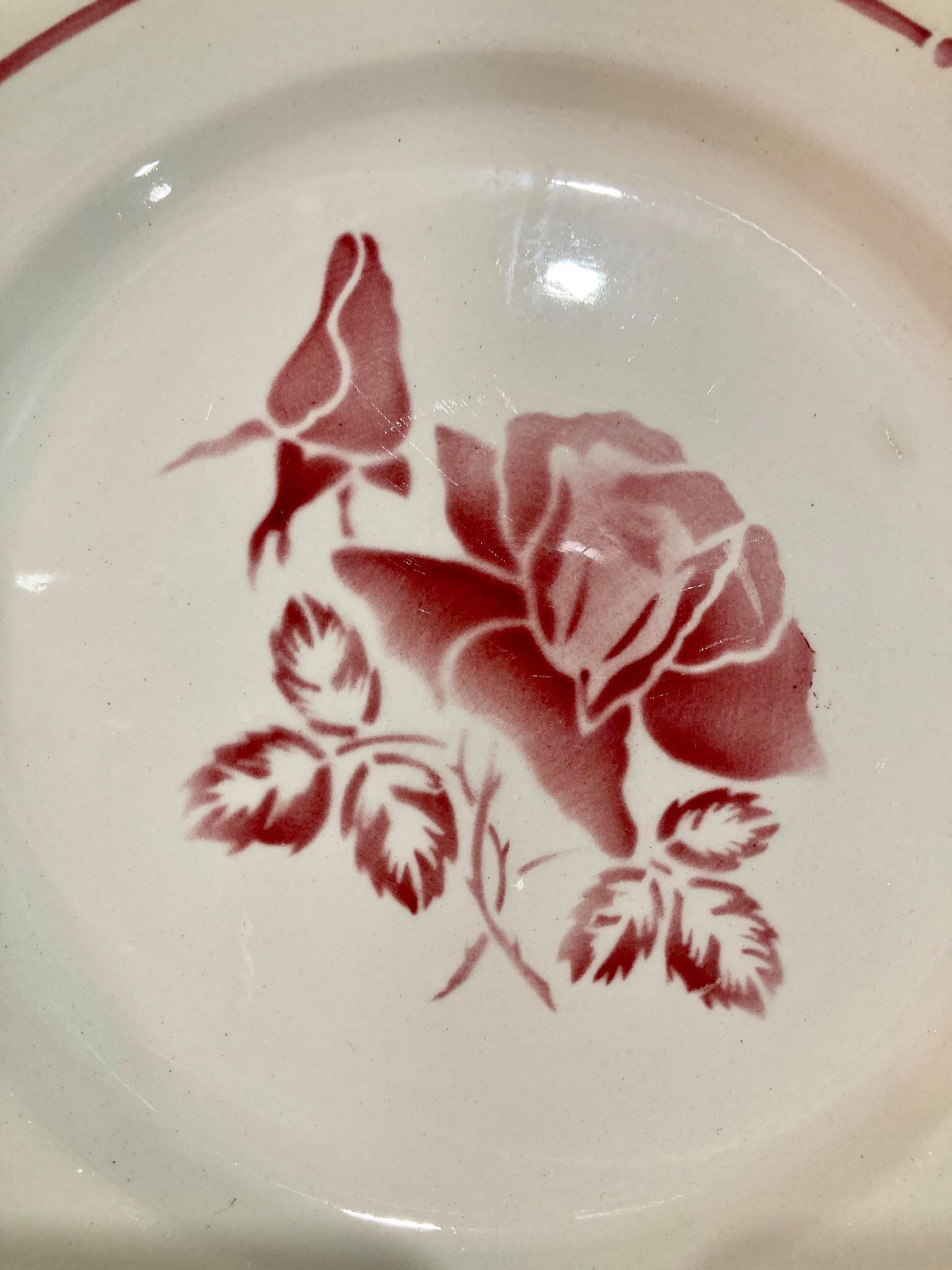 Digoin Sarreguemine red plate