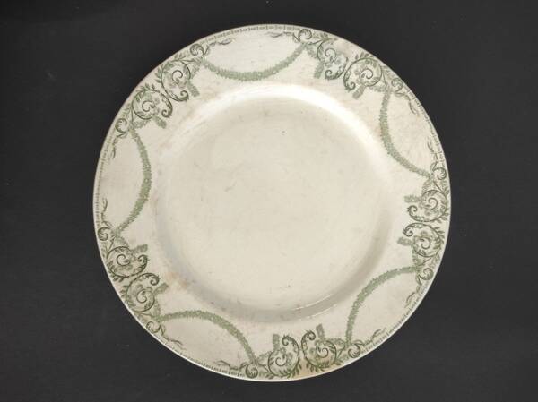 Set of 8 flat plates, Napoleon Terre de fer service
