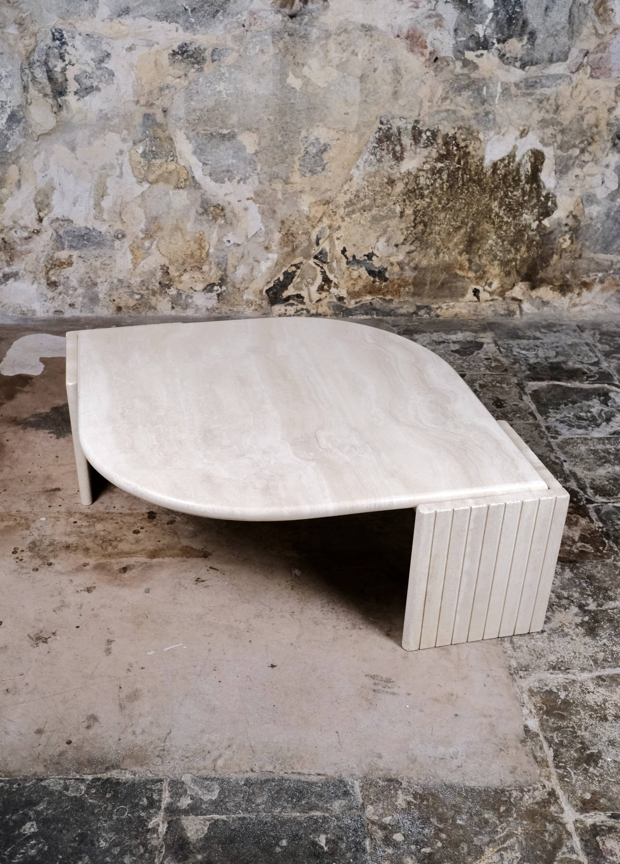 Table basse oeil en travertin, Roche Bobois, 1980s