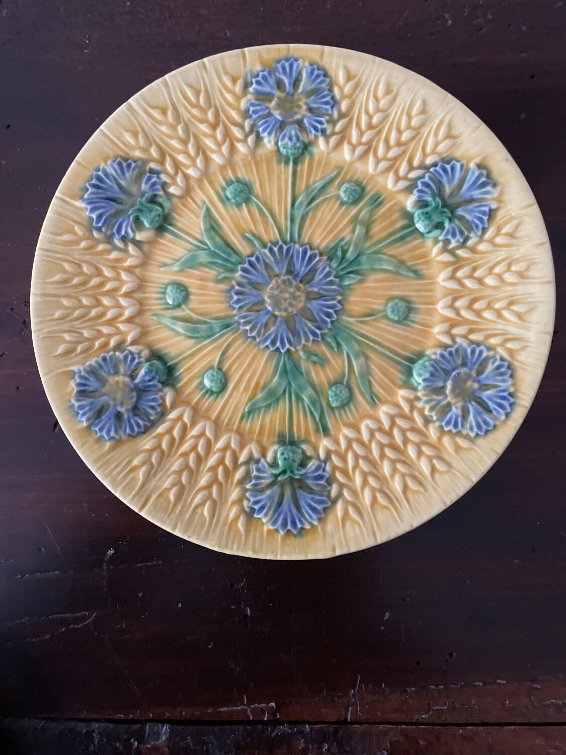Set de 3 assiettes en barbotine années 1920