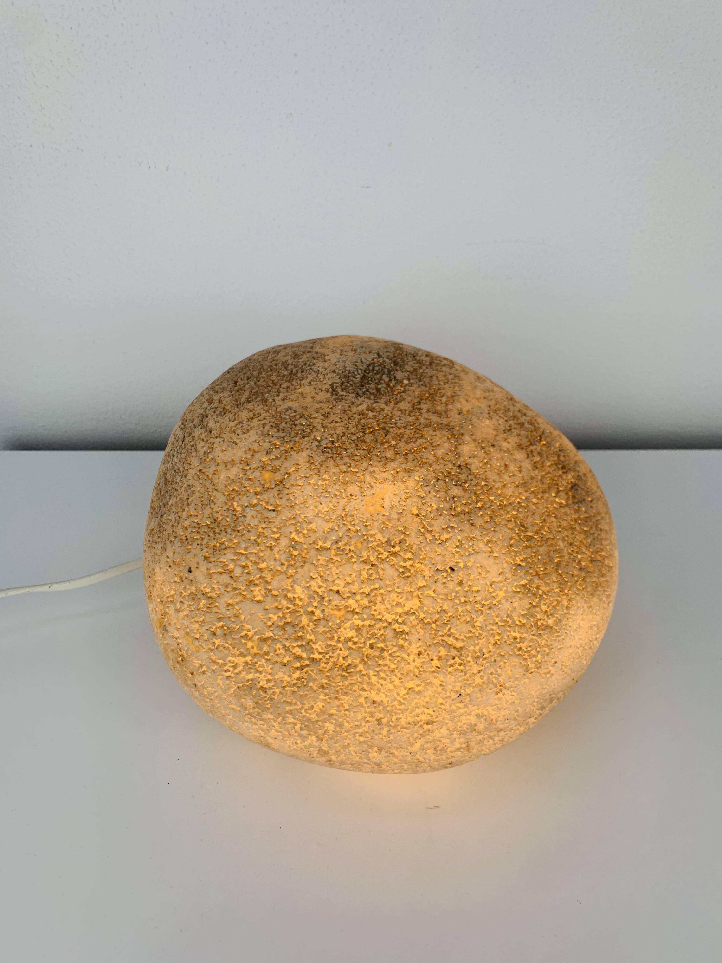 Lampe Dora dite "caillou" par André Cazenave