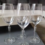 Set of 4 large red wine glasses. With a long twisted stem. Signed Schott Zwiesel. High 27 cm