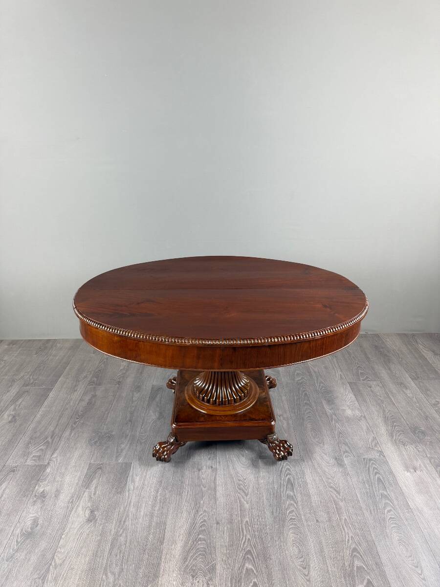 Oval Empire-style table with a central pedestal, 19th century.