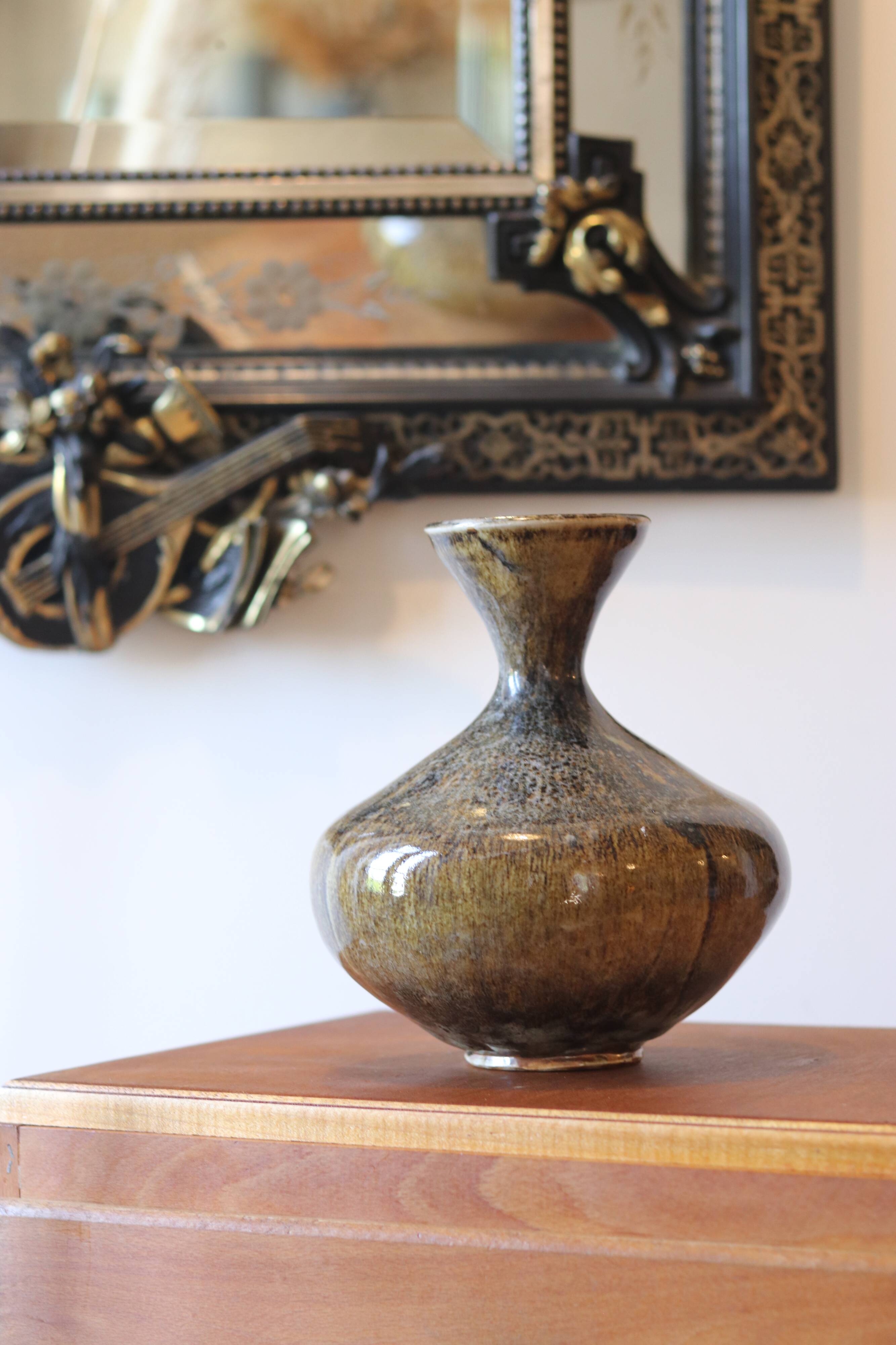 Vase en grès émaillé signé par le céramiste français Yves Rybczynski,
