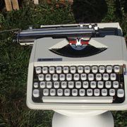 Baby hermes typewriter with manual job and his bag
