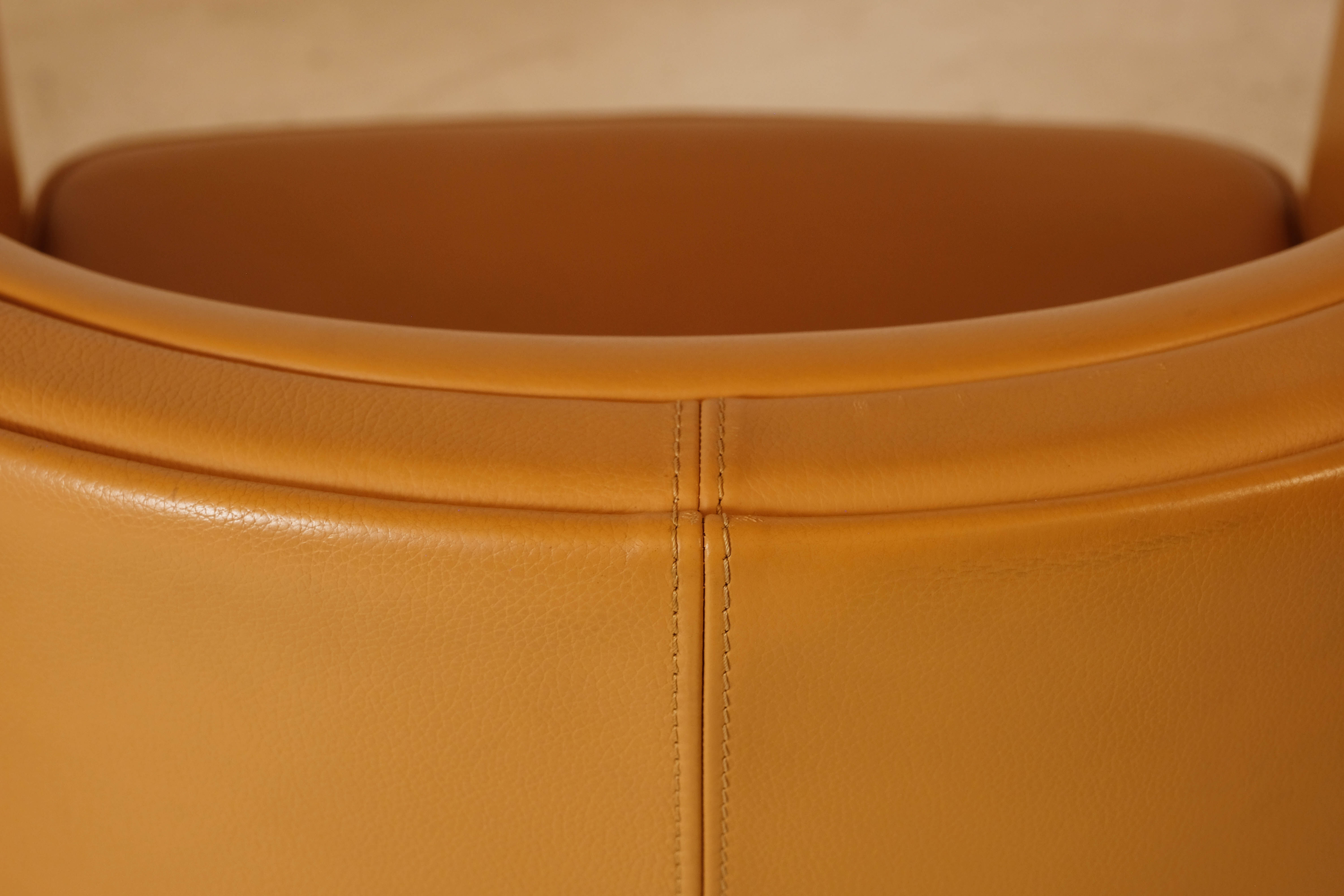 Pair of "Rich" leather armchairs by Antonio Citterio, Moroso edition, 1989