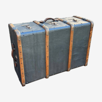 Travel trunk looking for new destination