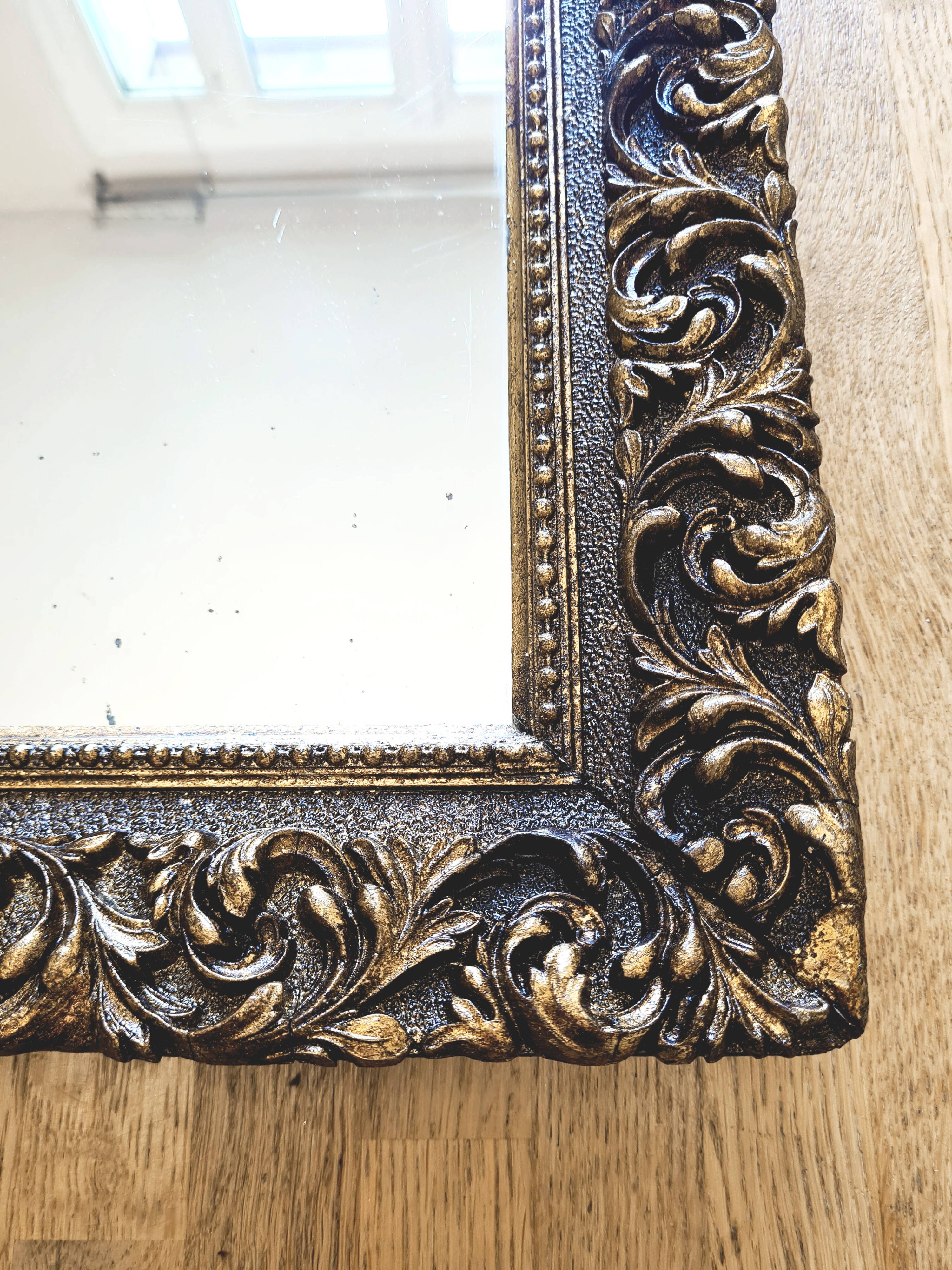 Miroir Doré Baroque – Charme Classique