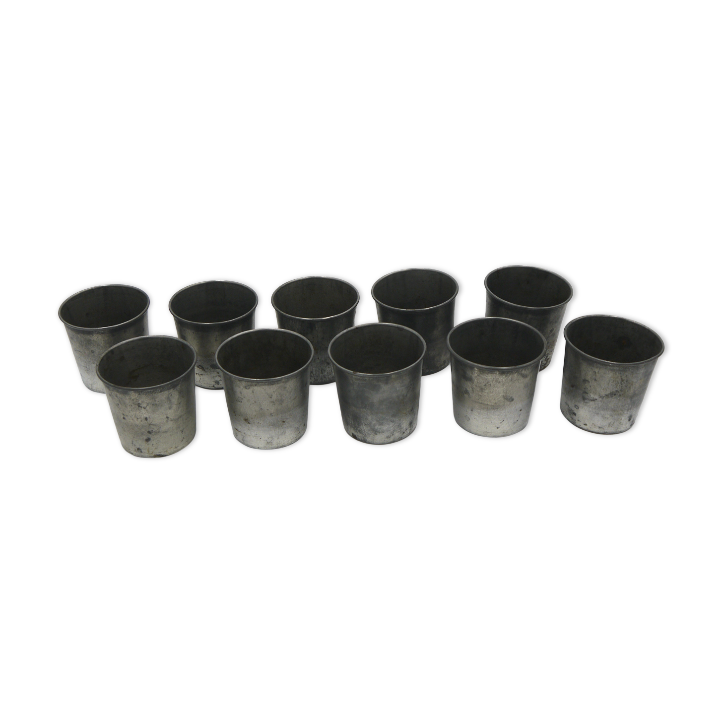 Set of 10 tin cups