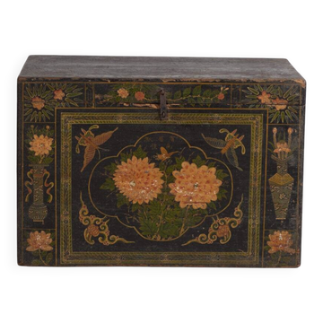 Coffre chinois ancien peint en bois de pin – Chine, circa 1900