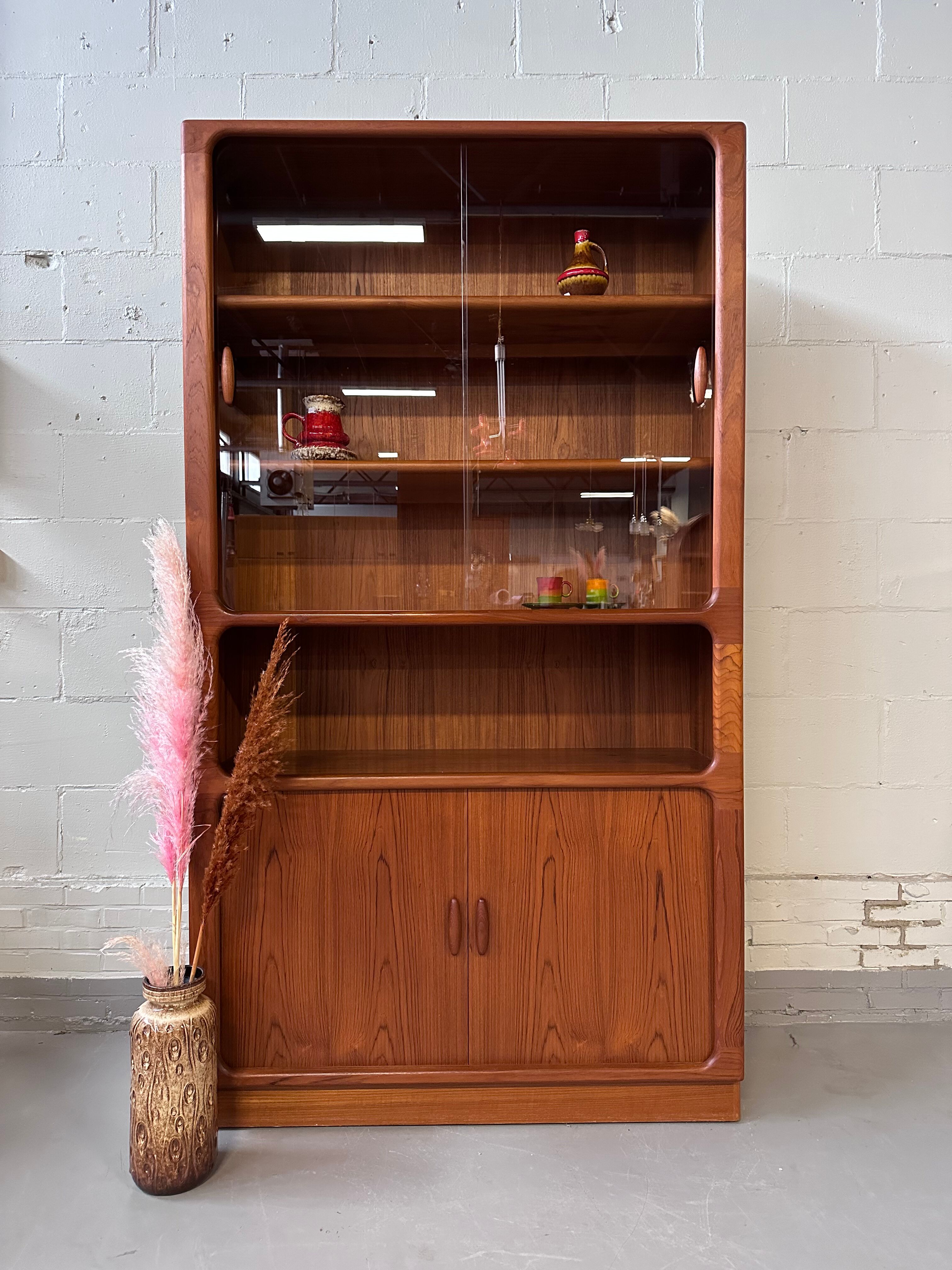 Dyrlund teak highboard closet