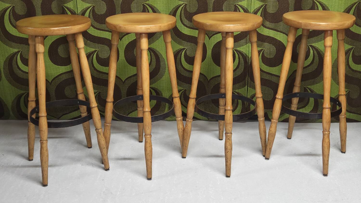 Set of 4 bar stools