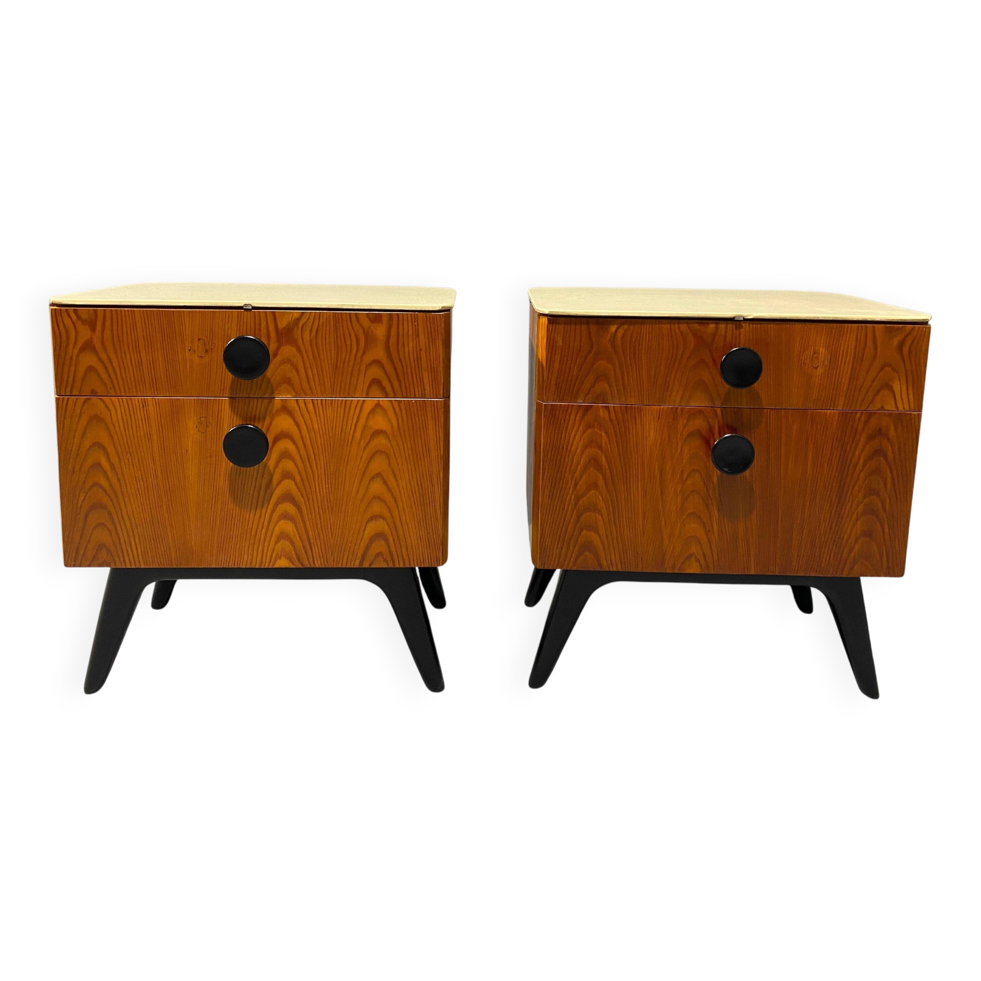 Tables de nuit entièrement restaurées par Jindřich Halabala pour ÚP Závody, années 1950, Tchécoslovaquie