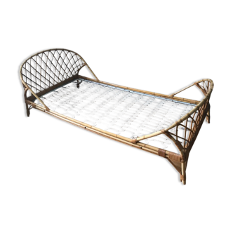 Rattan basket bed