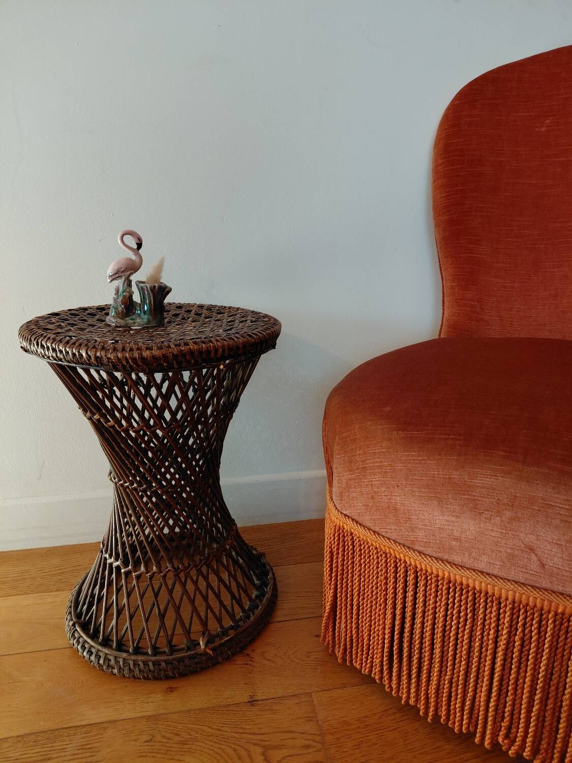 Diabolo stool in rattan