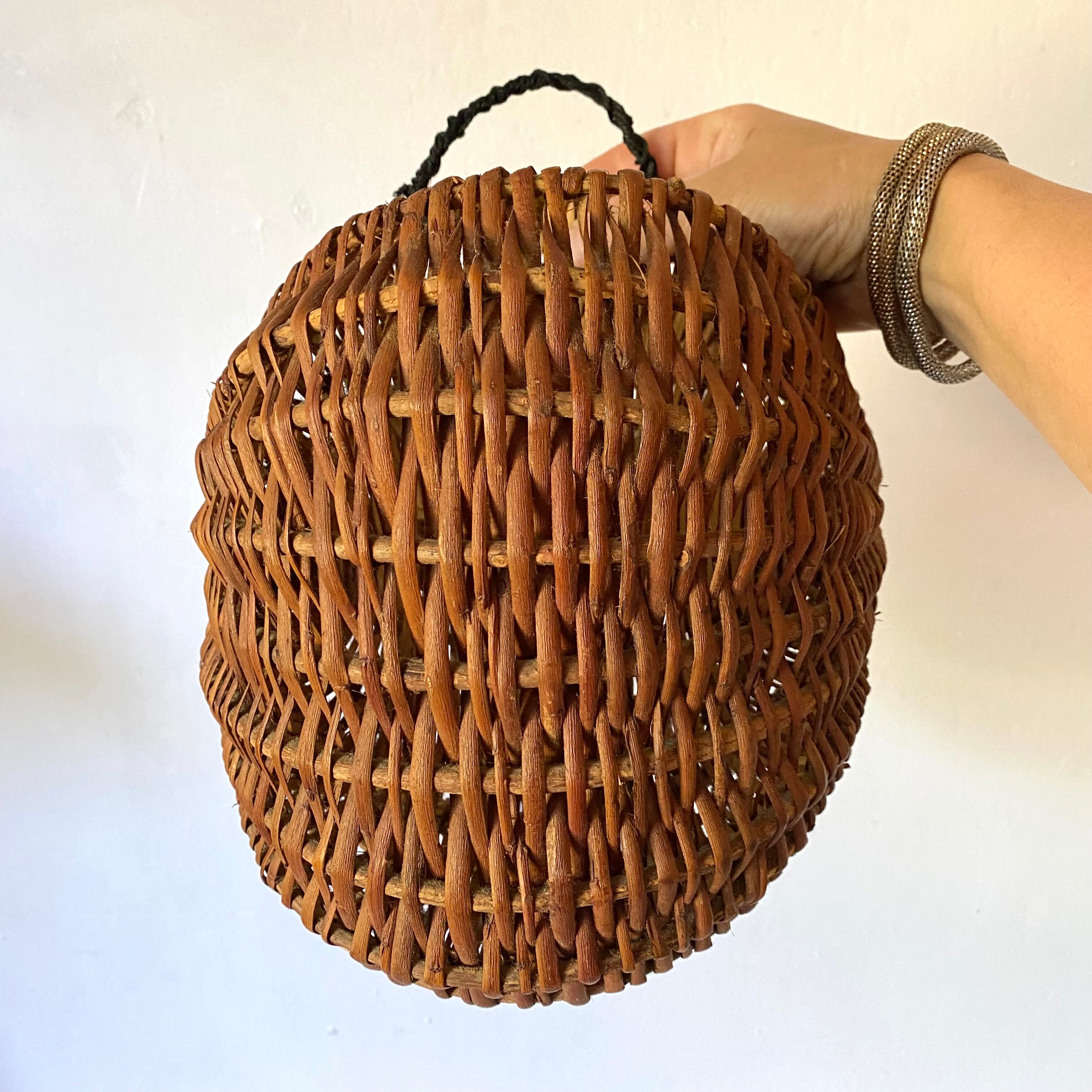 Wicker crab basket called "Gourbille"