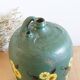 Cruche ancienne en terre cuite peinte en vert