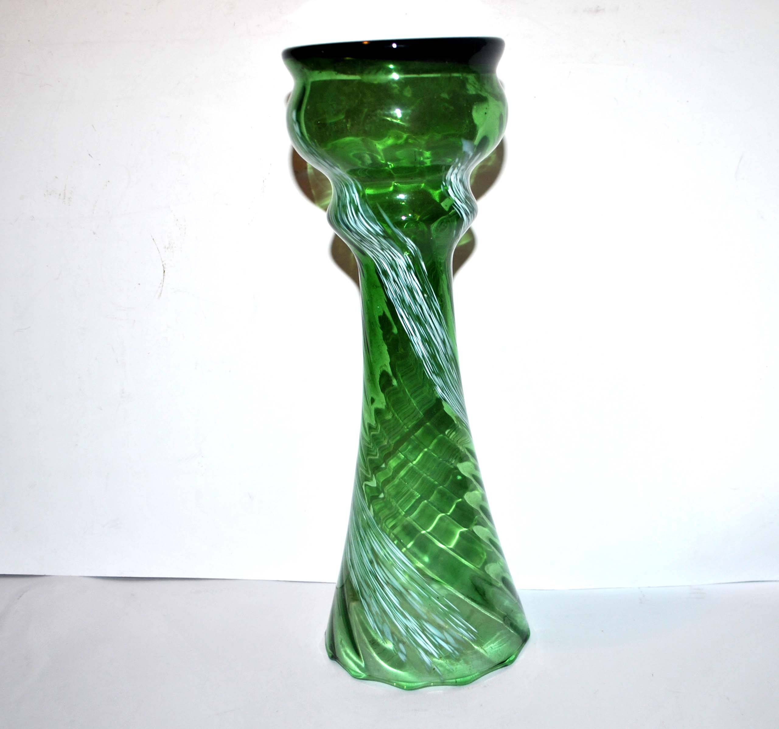 Antique vase in Clichy glass, speckled green with white speckles