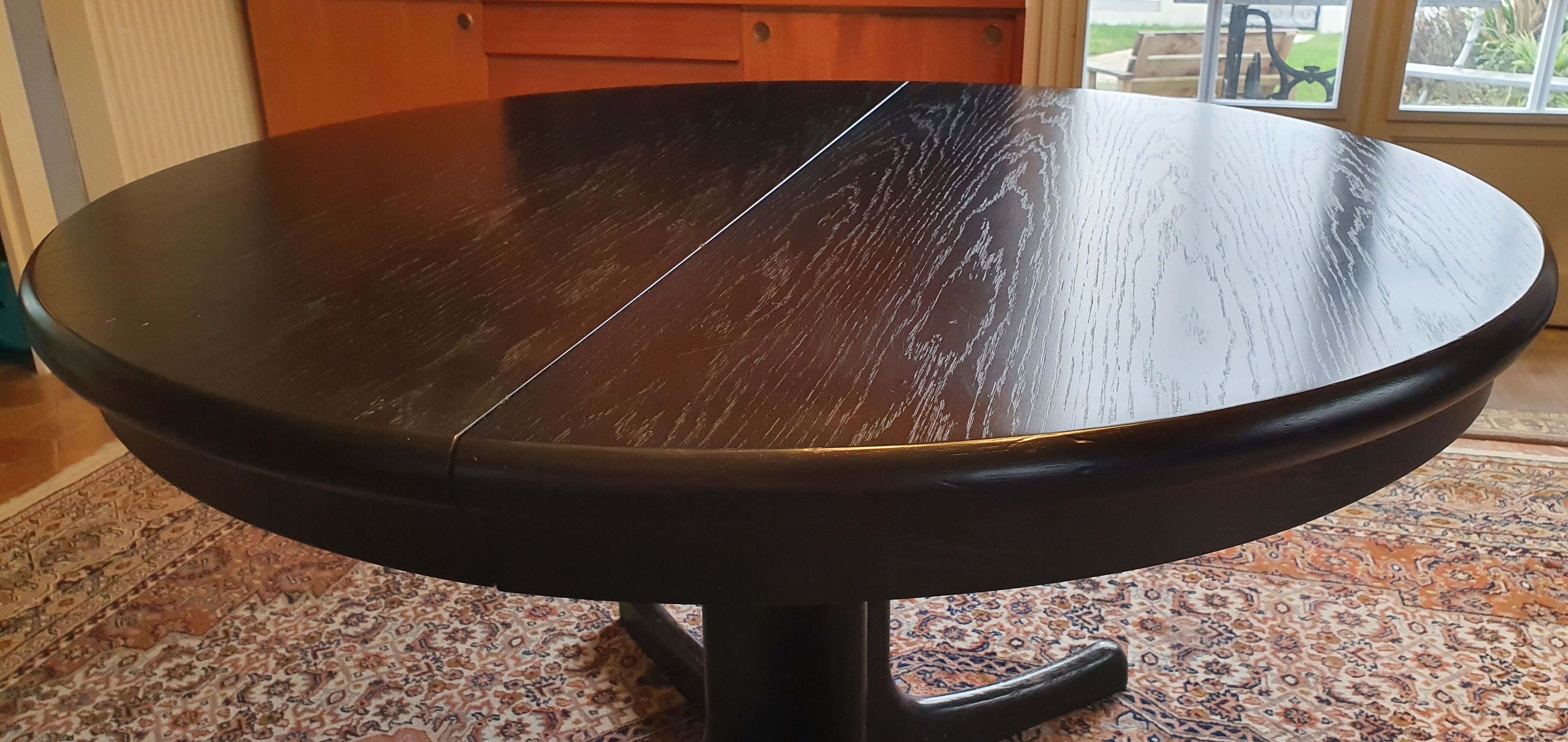 Baumann-type table with 4/8-person extensions.