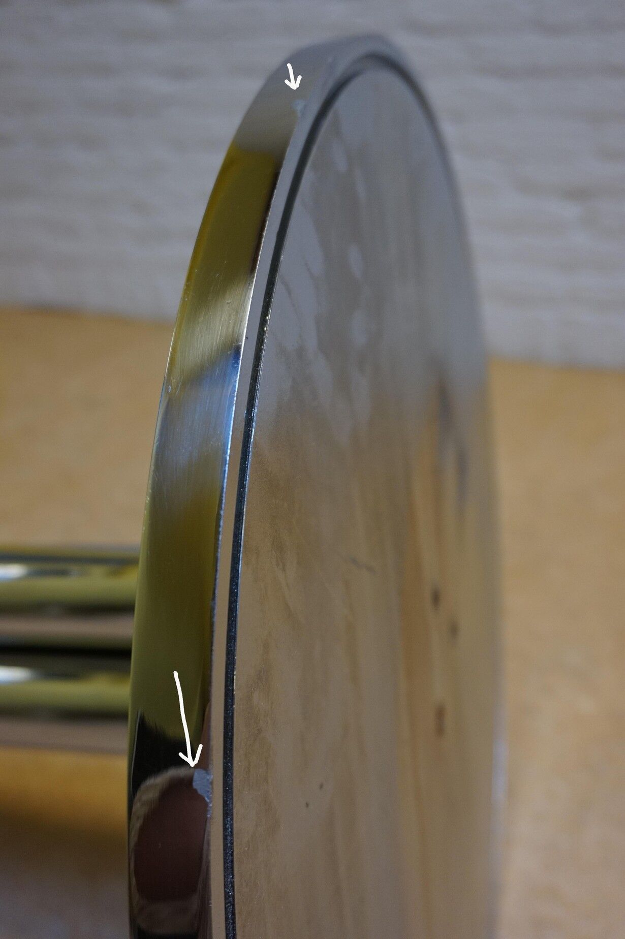 Mid-century modern round table by  Knoll International Kiga S.p.A, 1960s