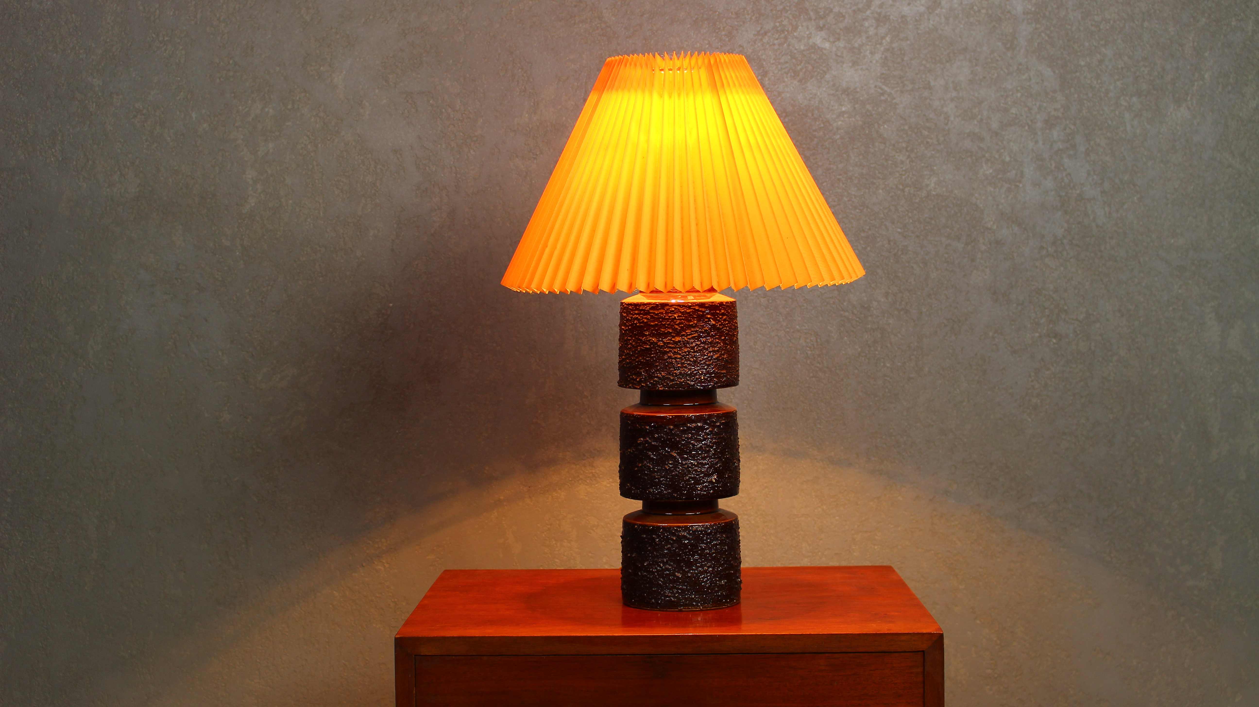 Lampe en céramique brutaliste années 1970