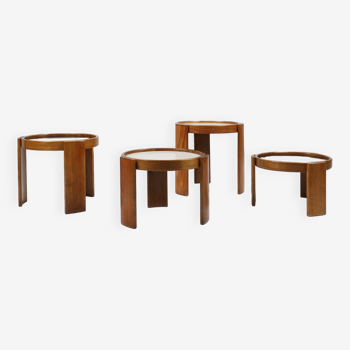 Gianfranco Frattini pour Casina, Italie, 1966, premières éditions de tables gigognes en bois avec du noir et du blanc