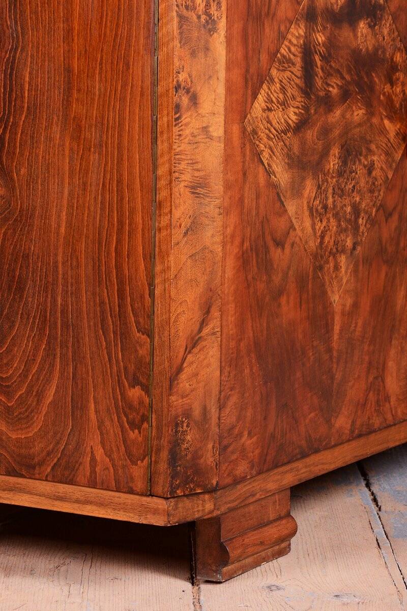 Ard Deco Commode in Walnut and Glass, Czech, 1920s